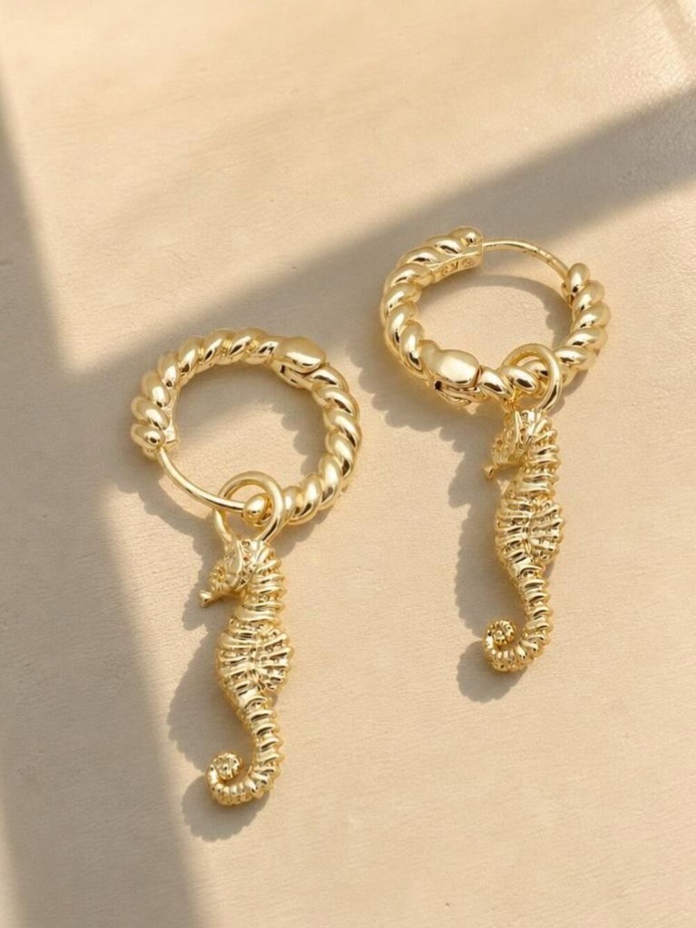Kendra Scott Seahorse Gold Convertible Huggie Earrings - Picture 2 of 2
